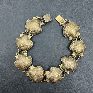 Vintage detailed sea shell bracelet, 7 inches, box clasp